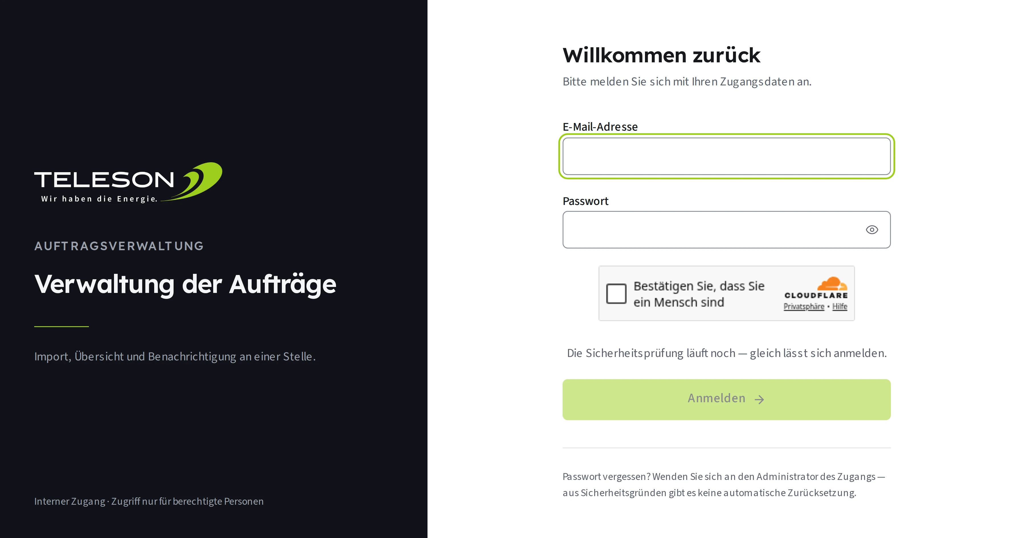 Anmeldeseite der Auftragsverwaltung: links eine dunkle Spalte mit Logo und dem Hinweis »Interner Zugang«, rechts Felder für E-Mail und Passwort mit der Sicherheitsprüfung darunter.
